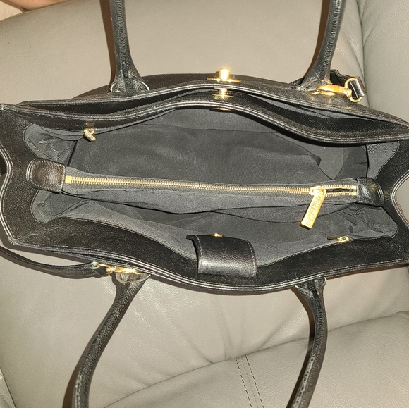 SOLD!! - Chanel Tote Bag in Black - Picture 3 of 12